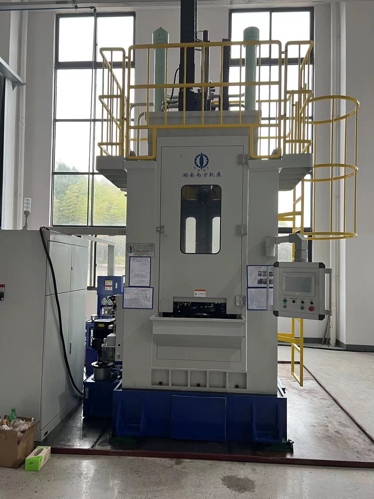 LG55710雙導(dǎo)柱上拉式(shì)立式内拉(la)床