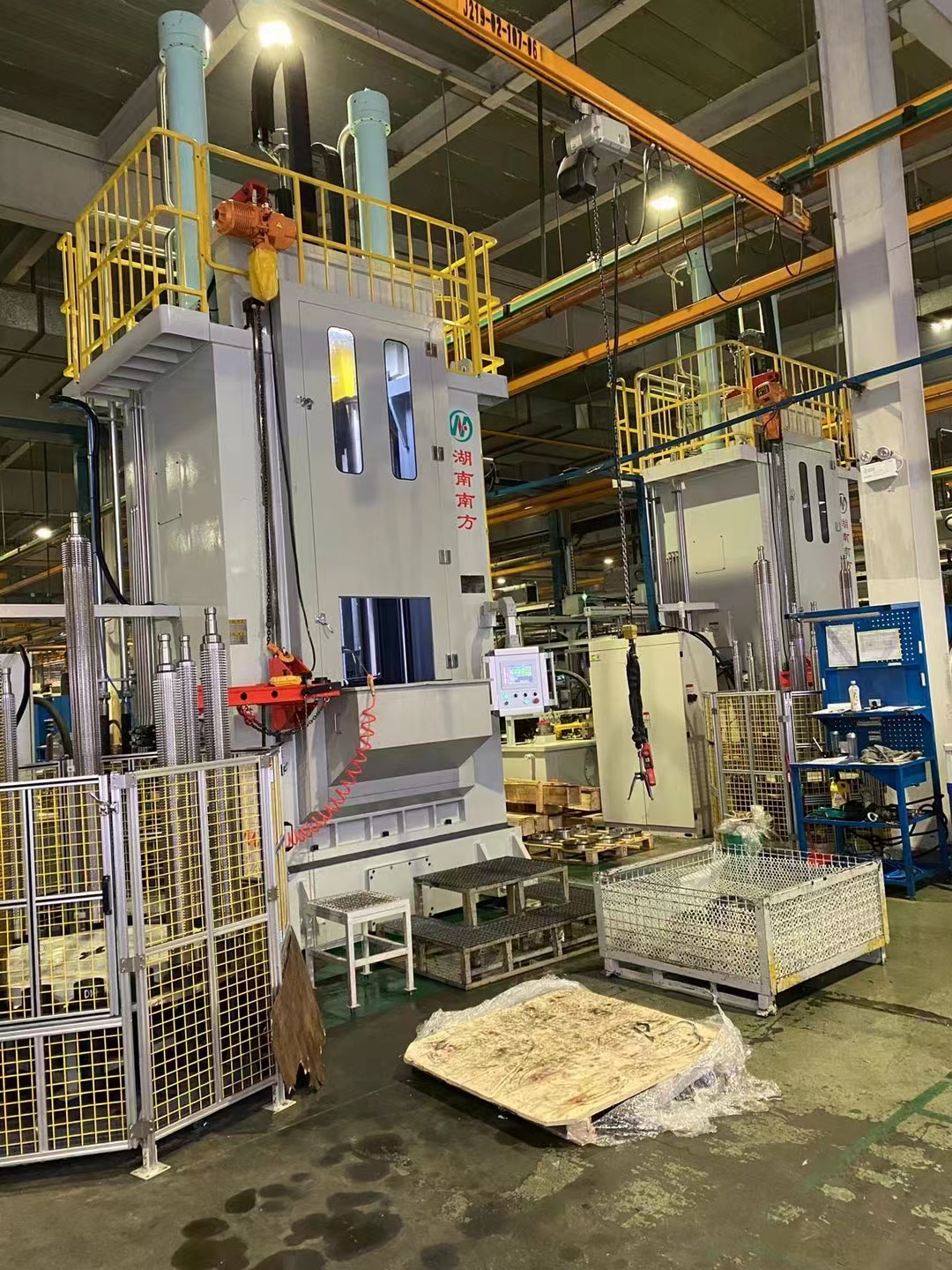 LG55730雙(shuāng)導柱上拉(la)式立式内(nèi)拉床