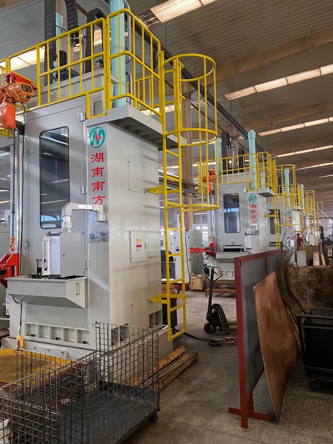 LG557系列雙導柱(zhu)上拉式立式内(nèi)拉床5