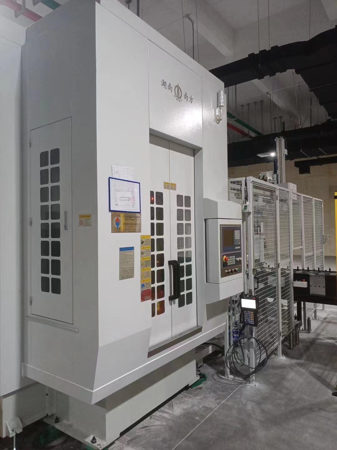 LJ5710伺(sì)服上拉式機械(xiè)内拉床自動化(huà)